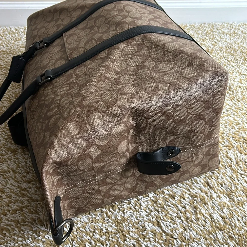 Coach - Picture 15 of 16